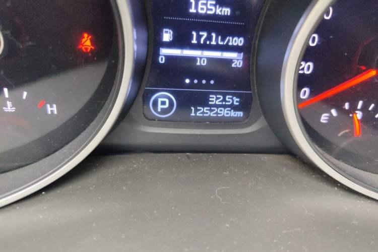 Used Kia Sportage R 2015 2.0L Automatic Two-Wheel Drive DLX Model Odometer Close Up