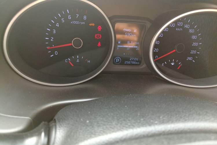 Used Kia Sportage R 2015 2.0L Automatic Two-Wheel Drive DLX Model Odometer Close Up