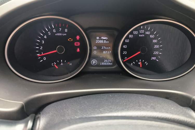 Used Kia Sportage R 2015 2.0L Automatic Two-Wheel Drive DLX Model Odometer Close Up