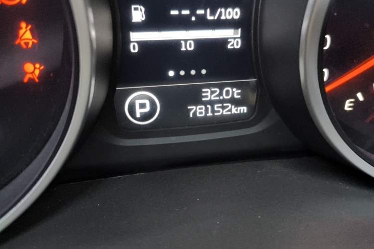 Used Kia Sportage R 2015 2.0L Automatic Two-Wheel Drive DLX Model Odometer Close Up