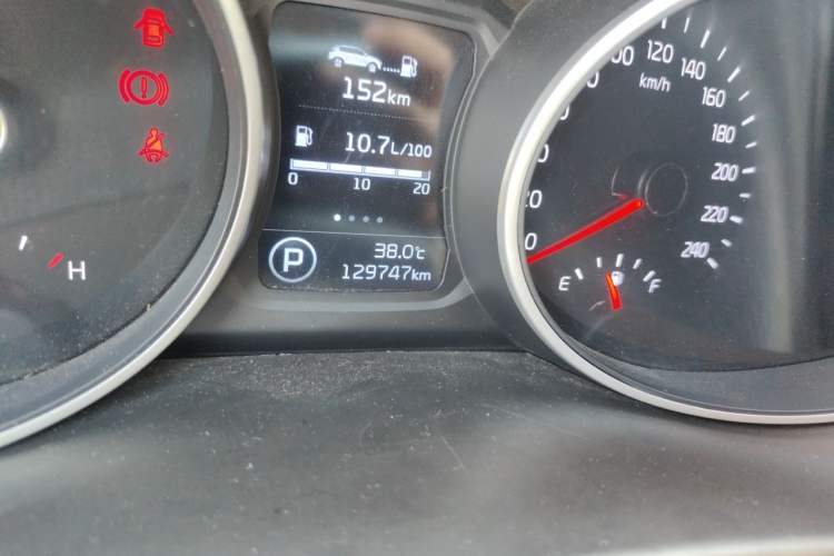 Used Kia Sportage R 2015 2.0L Automatic Two-Wheel Drive GLS Odometer Close Up