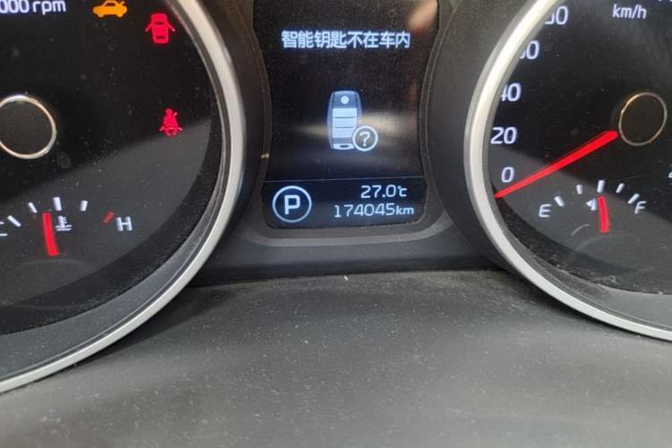 Used Kia Sportage R 2015 2.0L Automatic Two-Wheel Drive DLX Model Odometer Close Up