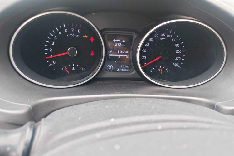 Used Kia Sportage R 2015 2.0L Automatic Two-Wheel Drive DLX Model Odometer Close Up