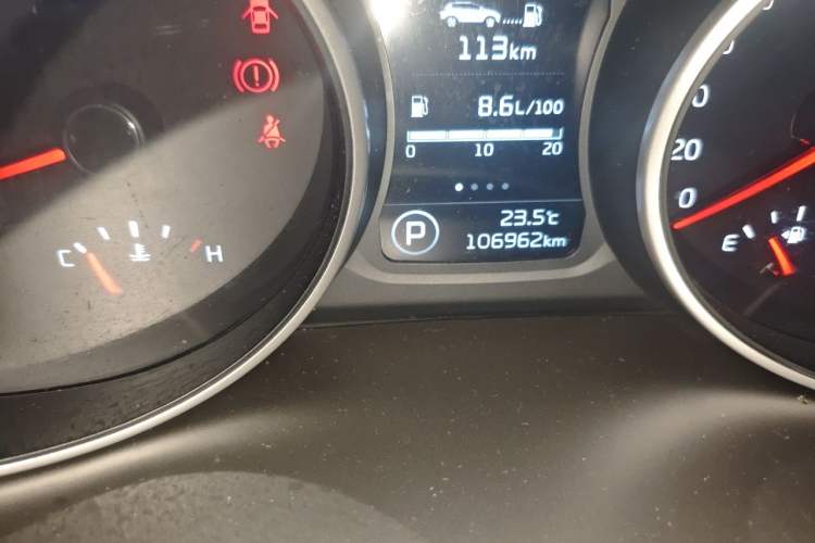 Used Kia Sportage R 2015 2.0L Automatic Two-Wheel Drive DLX Model Odometer Close Up