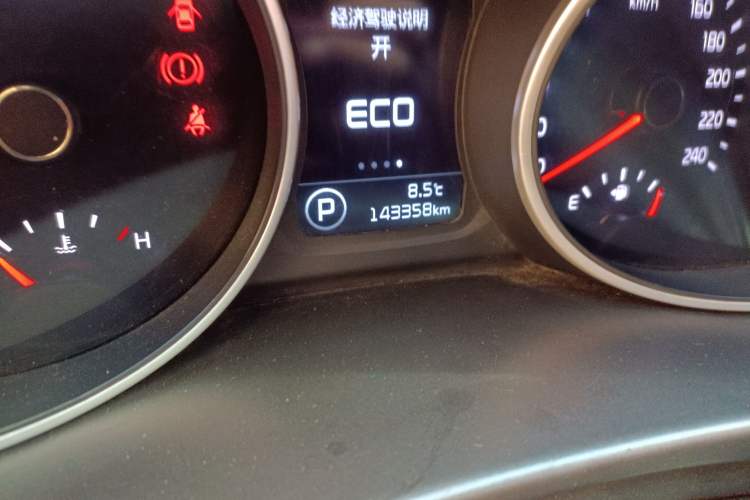 Used Kia Sportage R 2015 2.0L Automatic 2WD Premium Edition Odometer Close Up