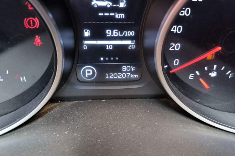 Used Kia Sportage R 2015 2.0L Automatic Two-Wheel Drive DLX Model Odometer Close Up