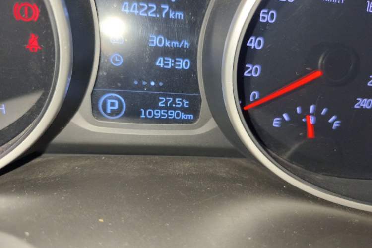 Used Kia Sportage R 2015 2.0L Automatic Two-Wheel Drive GLS Odometer Close Up
