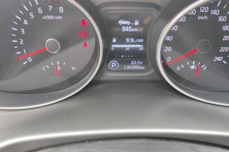 Used Kia Sportage R 2015 2.0L Automatic Two-Wheel Drive DLX Model Odometer Close Up
