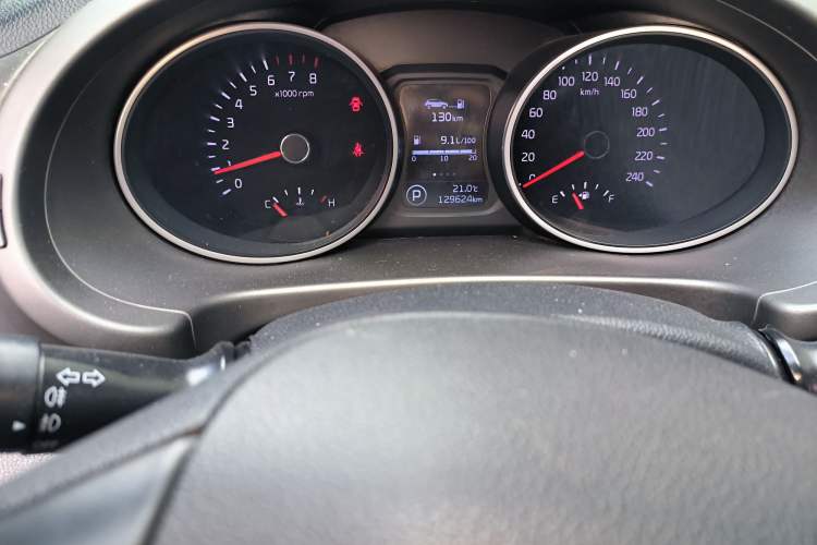 Used Kia Sportage R 2015 2.0L Automatic Two-Wheel Drive DLX Model Odometer Close Up