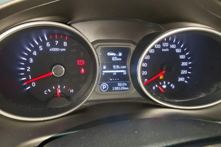 Used Kia Sportage R 2015 2.0L Automatic 2WD Premium Edition Odometer Close Up