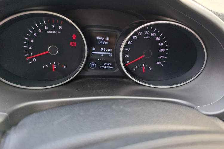 Used Kia Sportage R 2015 2.0L Automatic Two-Wheel Drive DLX Model Odometer Close Up