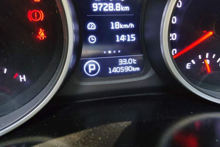 Used Kia Sportage R 2015 2.0L Automatic Two-Wheel Drive DLX Model Odometer Close Up