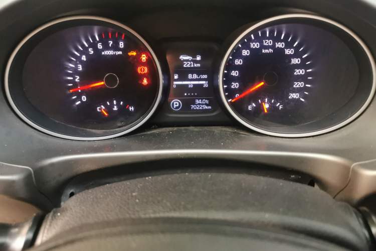 Used Kia Sportage R 2015 2.0L Automatic Two-Wheel Drive DLX Model Odometer Close Up