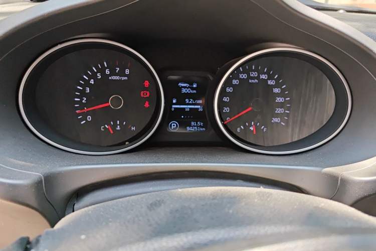 Used Kia Sportage R 2015 2.0L Automatic Two-Wheel Drive DLX Model Odometer Close Up