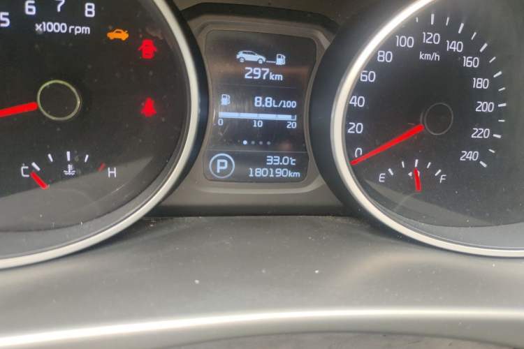 Used Kia Sportage R 2015 2.0L Automatic Two-Wheel Drive DLX Model Odometer Close Up