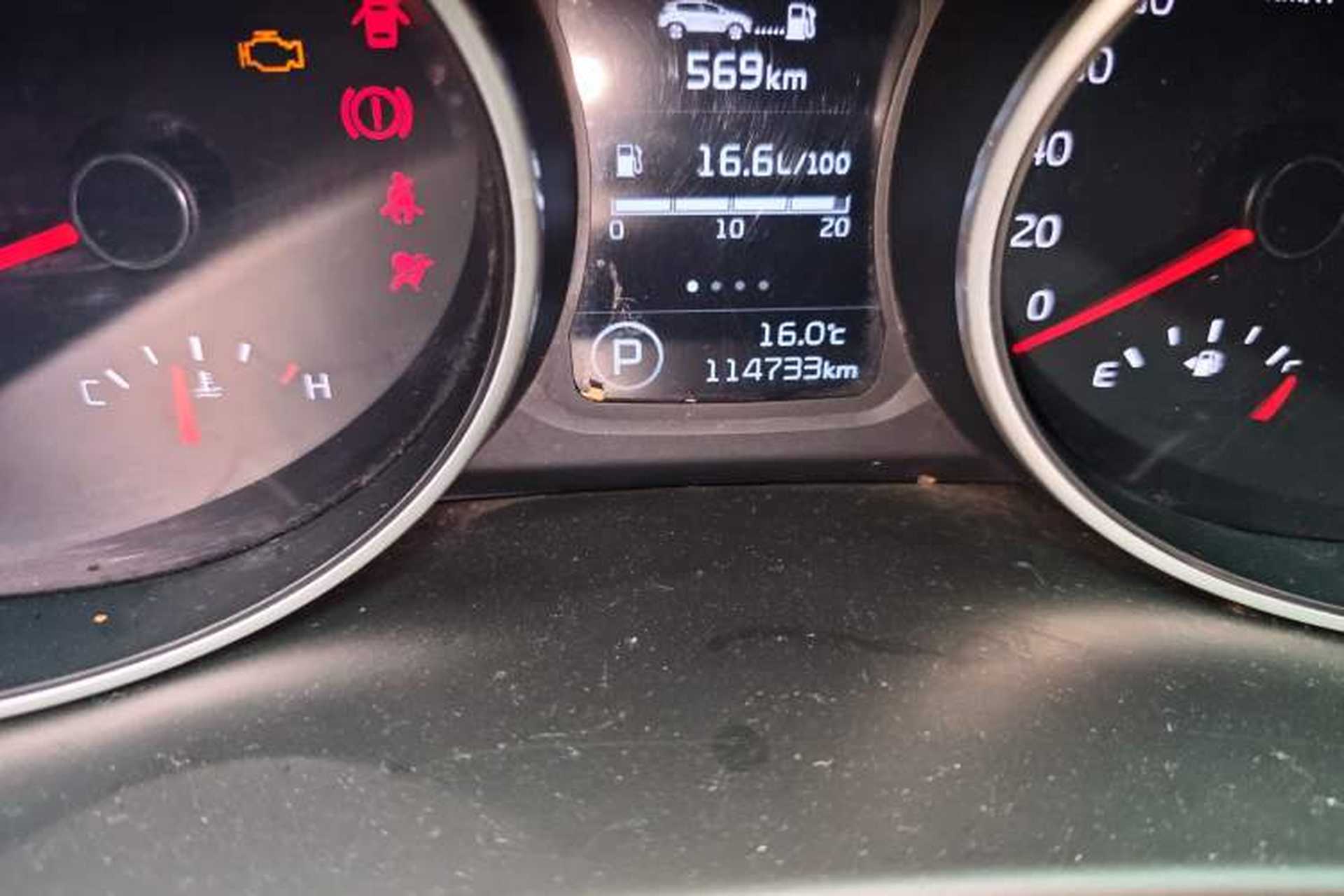Used Kia Sportage R 2015 2.0L Automatic Two-Wheel Drive DLX Model Odometer Close Up