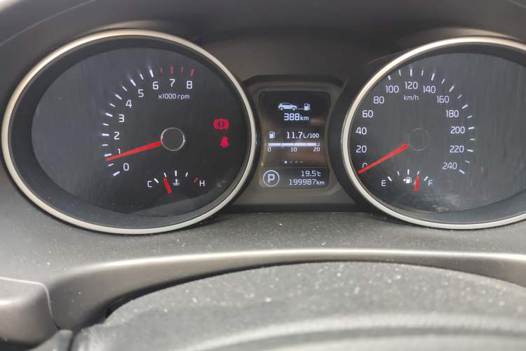 Used Kia Sportage R 2015 2.0L Automatic Two-Wheel Drive DLX Model Odometer Close Up