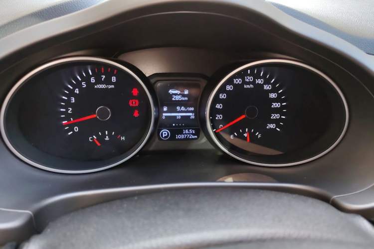 Used Kia Sportage R 2015 2.0L Automatic Two-Wheel Drive GLS Odometer Close Up