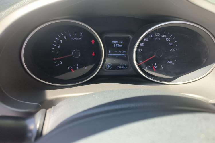 Used Kia Sportage R 2015 2.0L Automatic Two-Wheel Drive GLS Odometer Close Up