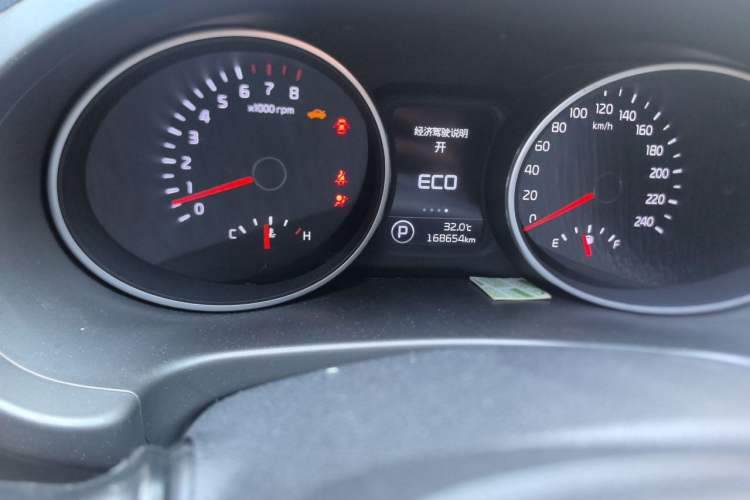 Used Kia Sportage R 2015 2.0L Automatic Two-Wheel Drive DLX Model Odometer Close Up
