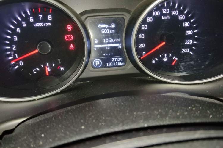 Used Kia Sportage R 2015 2.0L Automatic Two-Wheel Drive DLX Model Odometer Close Up