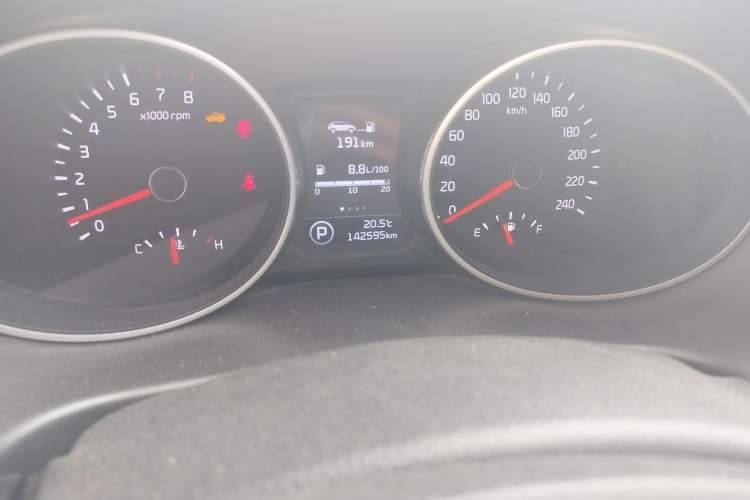 Used Kia Sportage R 2015 2.0L Automatic Two-Wheel Drive DLX Model Odometer Close Up