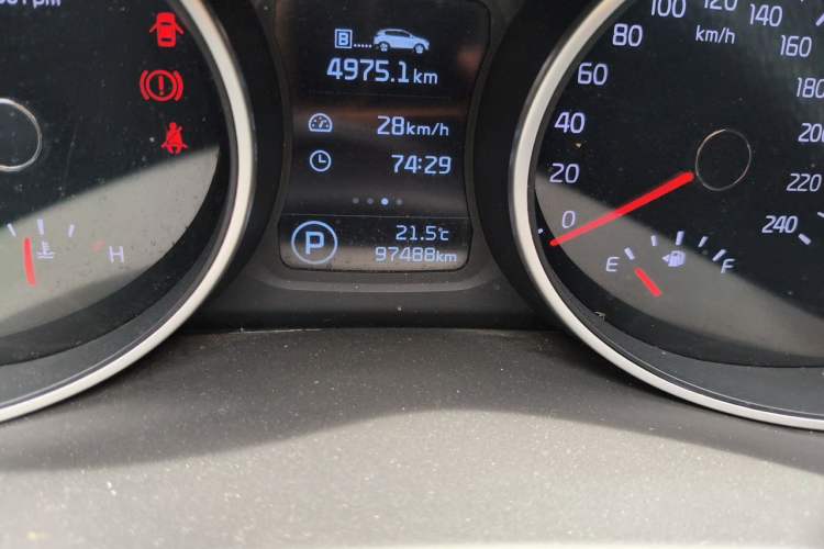 Used Kia Sportage R 2015 2.0L Automatic Two-Wheel Drive DLX Model Odometer Close Up