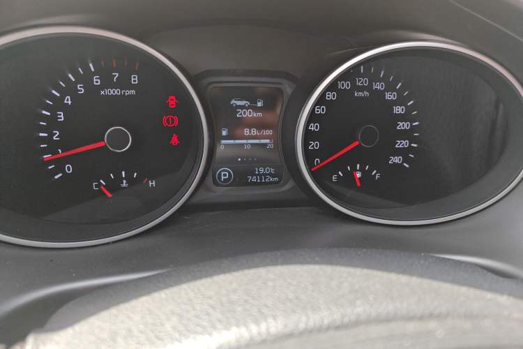 Used Kia Sportage R 2015 2.0L Automatic 2WD Premium Edition Odometer Close Up
