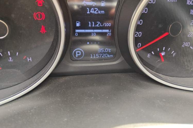 Used Kia Sportage R 2015 2.0L Automatic Two-Wheel Drive GL Odometer Close Up