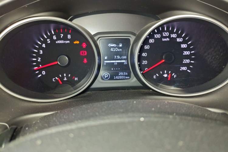 Used Kia Sportage R 2015 2.0L Automatic Two-Wheel Drive DLX Model Odometer Close Up