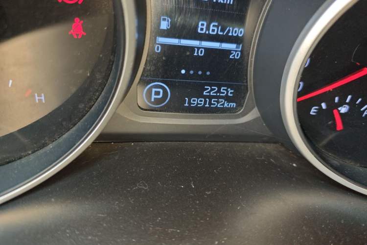 Used Kia Sportage R 2015 2.0L Automatic Two-Wheel Drive DLX Model Odometer Close Up