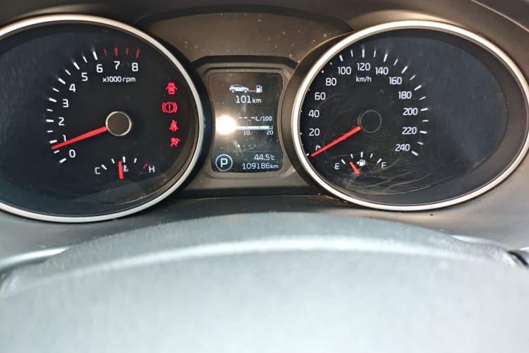 Used Kia Sportage R 2015 2.0L Automatic Two-Wheel Drive GLS Odometer Close Up