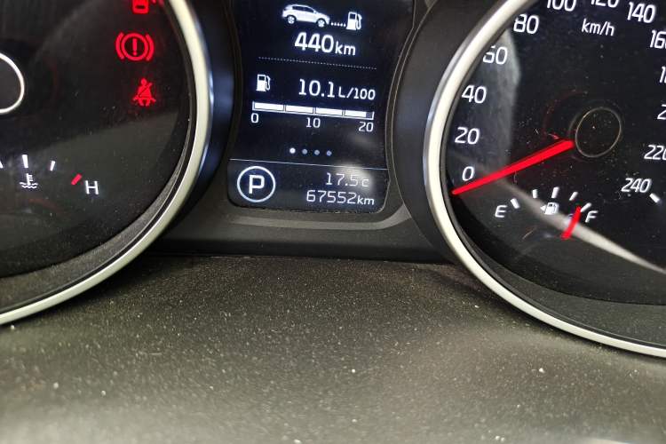 Used Kia Sportage R 2015 2.0L Automatic Two-Wheel Drive DLX Model Odometer Close Up