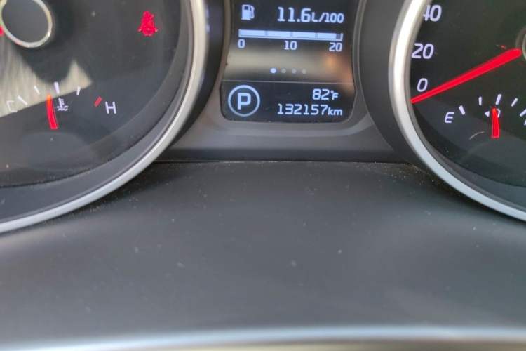Used Kia Sportage R 2015 2.0L Automatic Two-Wheel Drive DLX Model Odometer Close Up