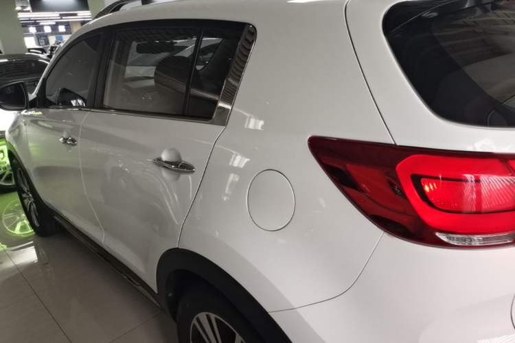 Used Kia Sportage R 2015 2.0L Automatic Two-Wheel Drive DLX Model Rear Left 45 Deg