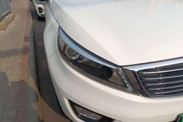 Used Kia Sportage R 2015 2.0L Automatic Two-Wheel Drive DLX Model Right Front Headlight