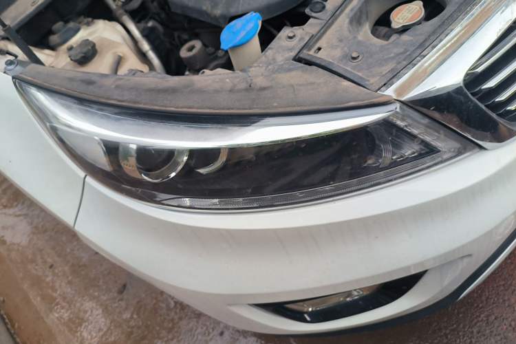 Used Kia Sportage R 2015 2.0L Automatic Two-Wheel Drive DLX Model Right Front Headlight