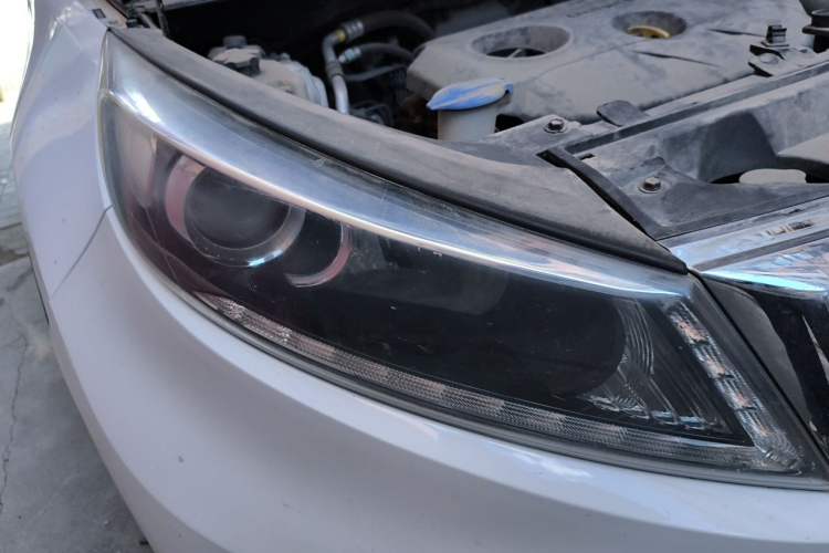 Used Kia Sportage R 2015 2.0L Automatic Two-Wheel Drive DLX Model Right Front Headlight