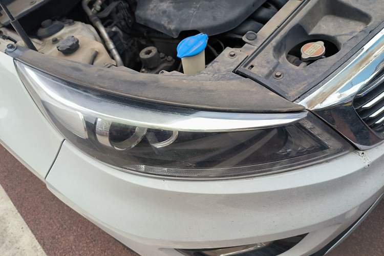 Used Kia Sportage R 2015 2.0L Automatic Two-Wheel Drive DLX Model Right Front Headlight