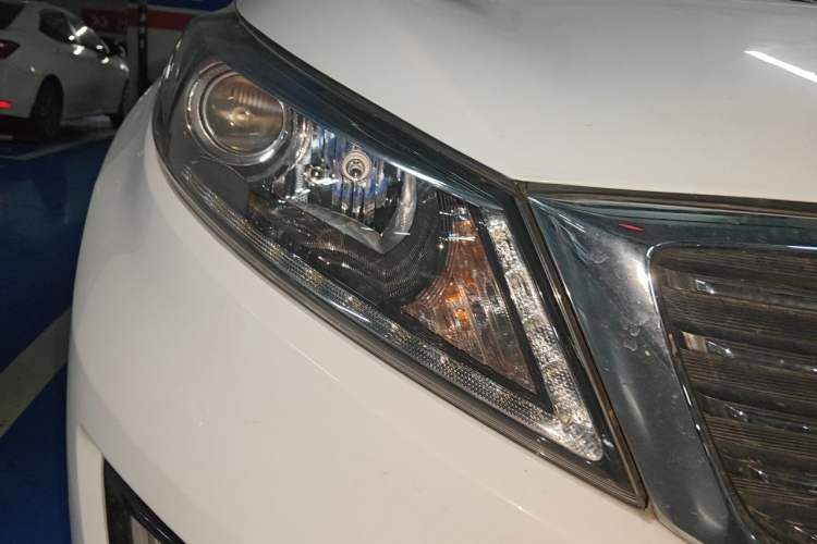 Used Kia Sportage R 2015 2.0L Automatic 2WD Premium Edition Right Front Headlight