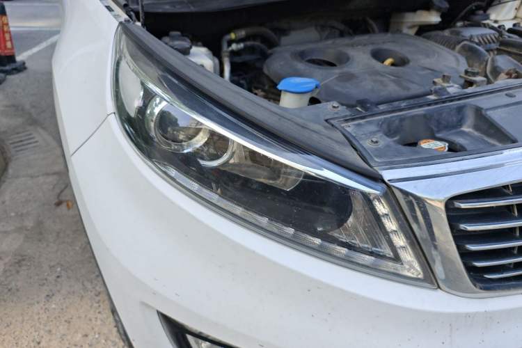 Used Kia Sportage R 2015 2.0L Automatic Two-Wheel Drive DLX Model Right Front Headlight