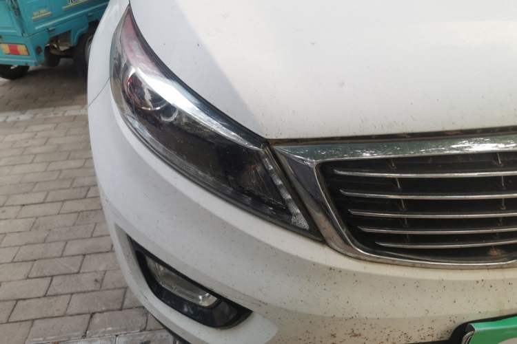 Used Kia Sportage R 2015 2.0L Automatic Two-Wheel Drive DLX Model Right Front Headlight