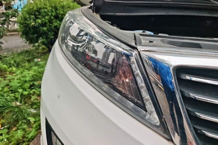 Used Kia Sportage R 2015 2.0L Automatic Two-Wheel Drive DLX Model Right Front Headlight