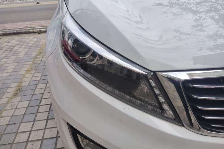 Used Kia Sportage R 2015 2.0L Automatic Two-Wheel Drive DLX Model Right Front Headlight