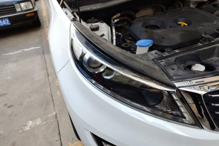 Used Kia Sportage R 2015 2.0L Automatic Two-Wheel Drive GLS Right Front Headlight