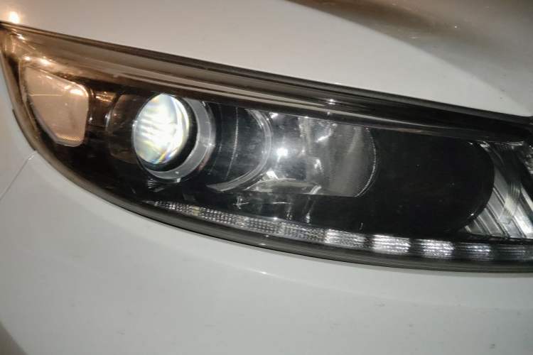 Used Kia Sportage R 2015 2.0L Automatic Two-Wheel Drive DLX Model Right Front Headlight