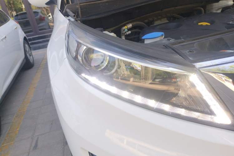 Used Kia Sportage R 2015 2.0L Automatic Two-Wheel Drive GLS Right Front Headlight
