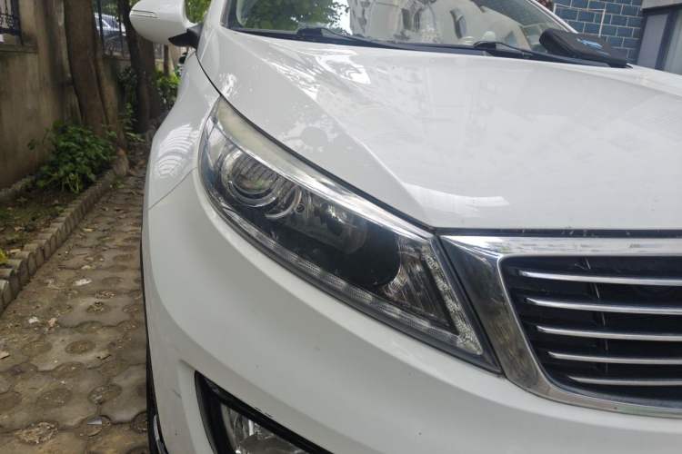 Used Kia Sportage R 2015 2.0L Automatic Two-Wheel Drive DLX Model Right Front Headlight