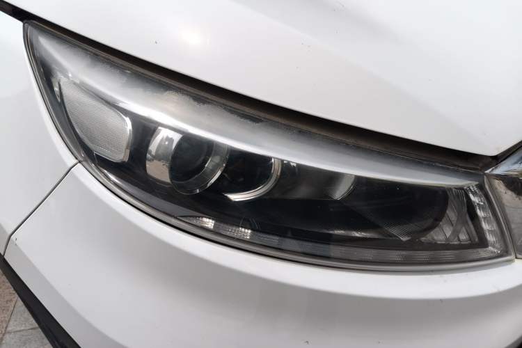 Used Kia Sportage R 2015 2.0L Automatic Two-Wheel Drive DLX Model Right Front Headlight
