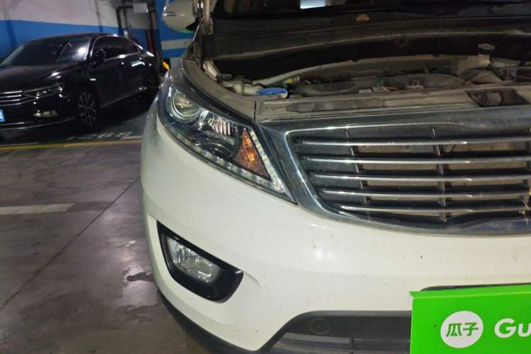 Used Kia Sportage R 2015 2.0L Automatic Two-Wheel Drive DLX Model Right Front Headlight